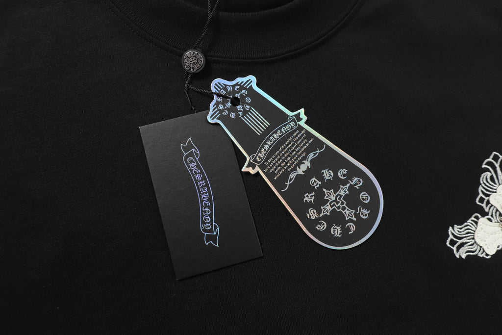 Double-sided embroidered patch T-shirt