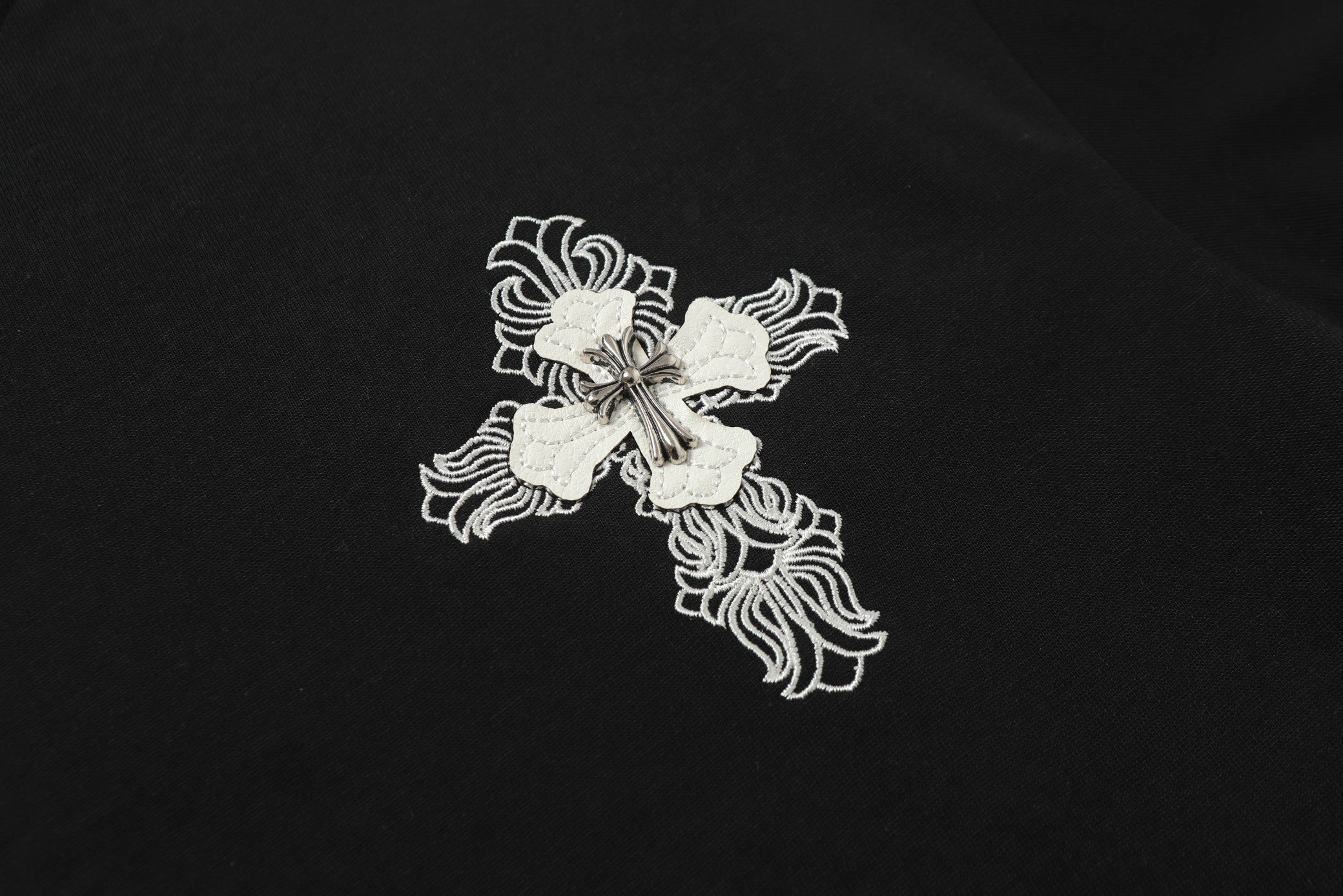 Double-sided embroidered patch T-shirt