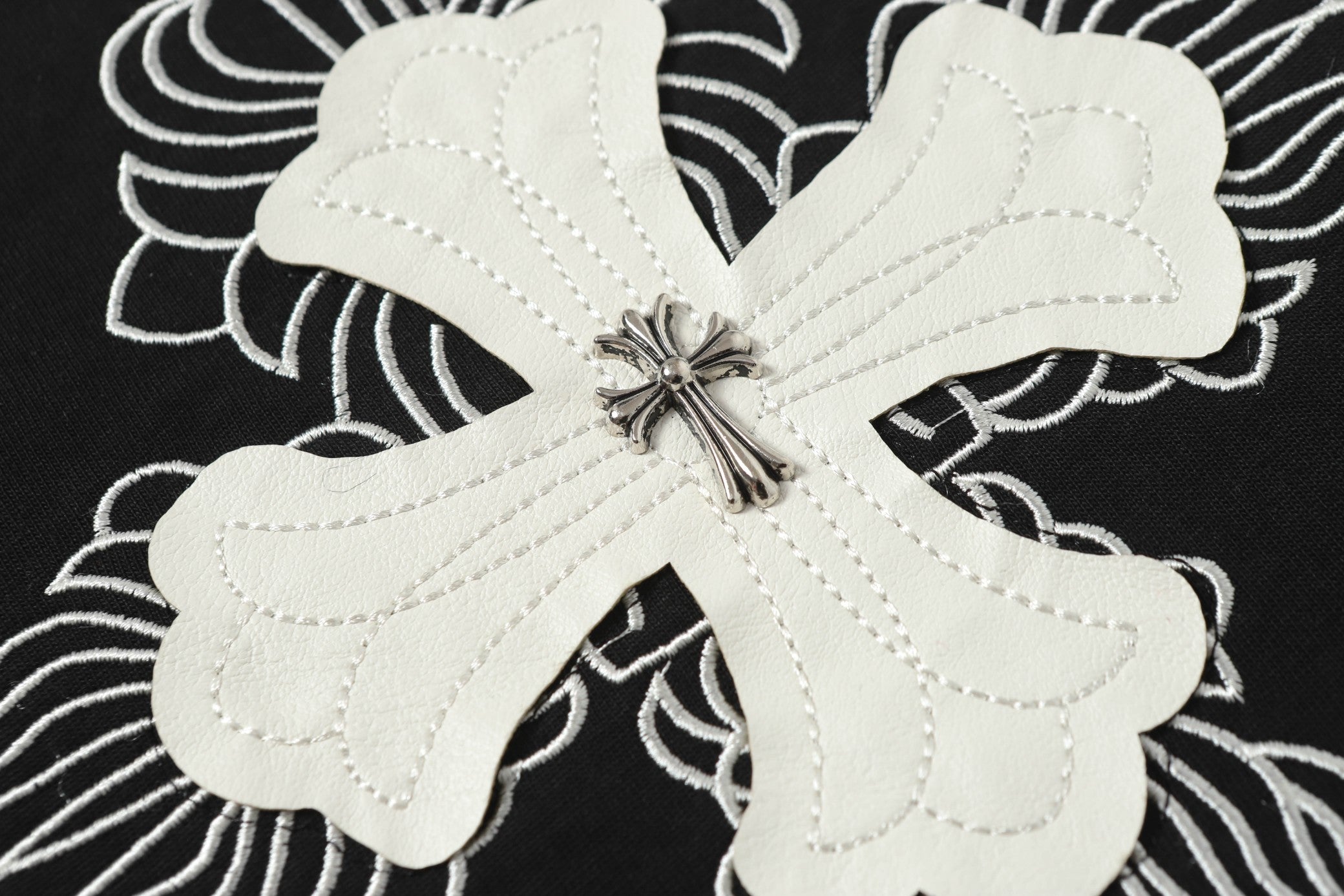 Double-sided embroidered patch T-shirt