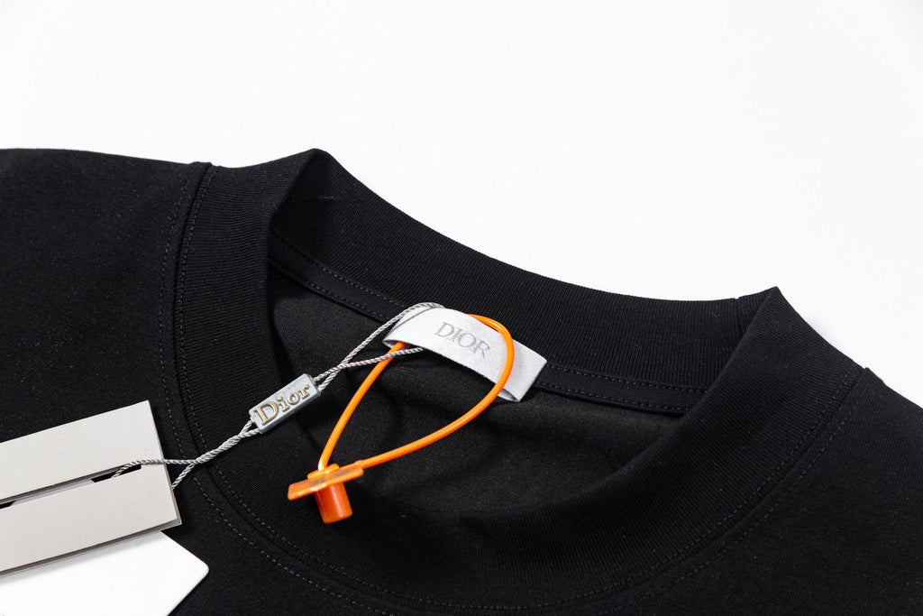 Creative embroidered pocket T-shirt