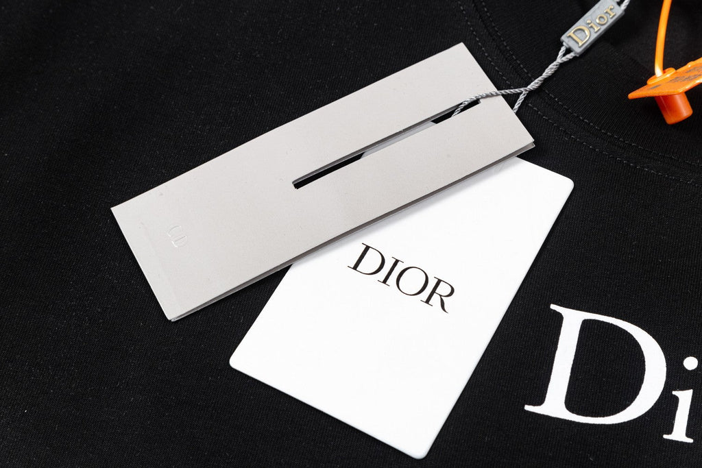 Creative embroidered pocket T-shirt