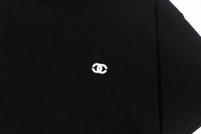 Simple embroidered cotton T-shirt