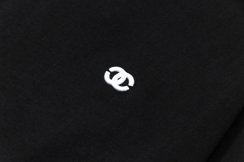 Simple embroidered cotton T-shirt