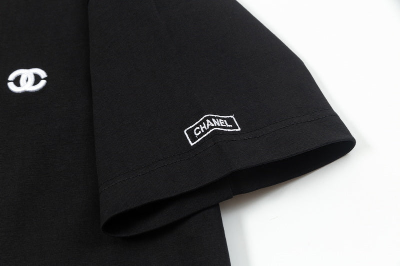 Simple embroidered cotton T-shirt