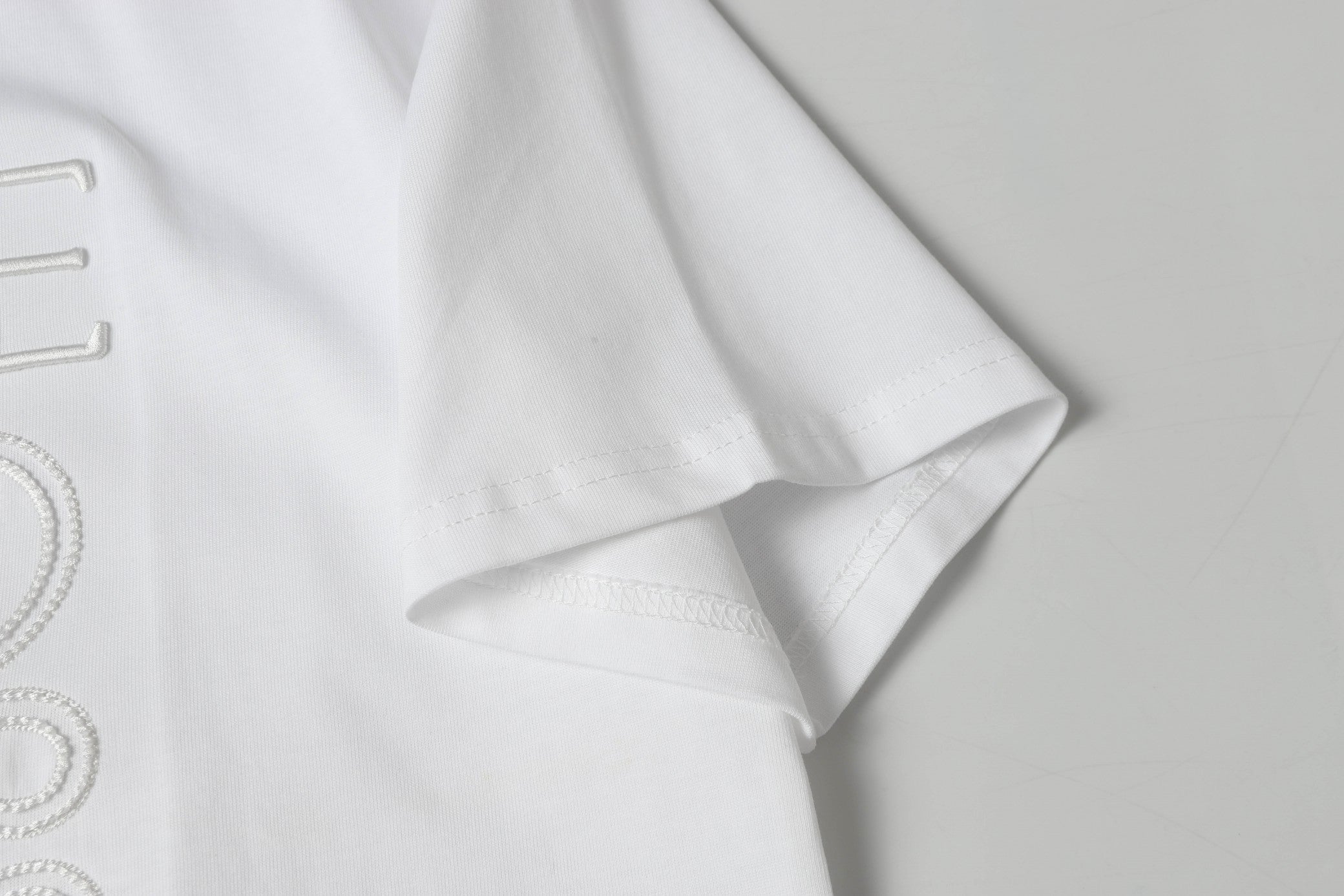 Double-sided embroidered round neck cotton T-shirt