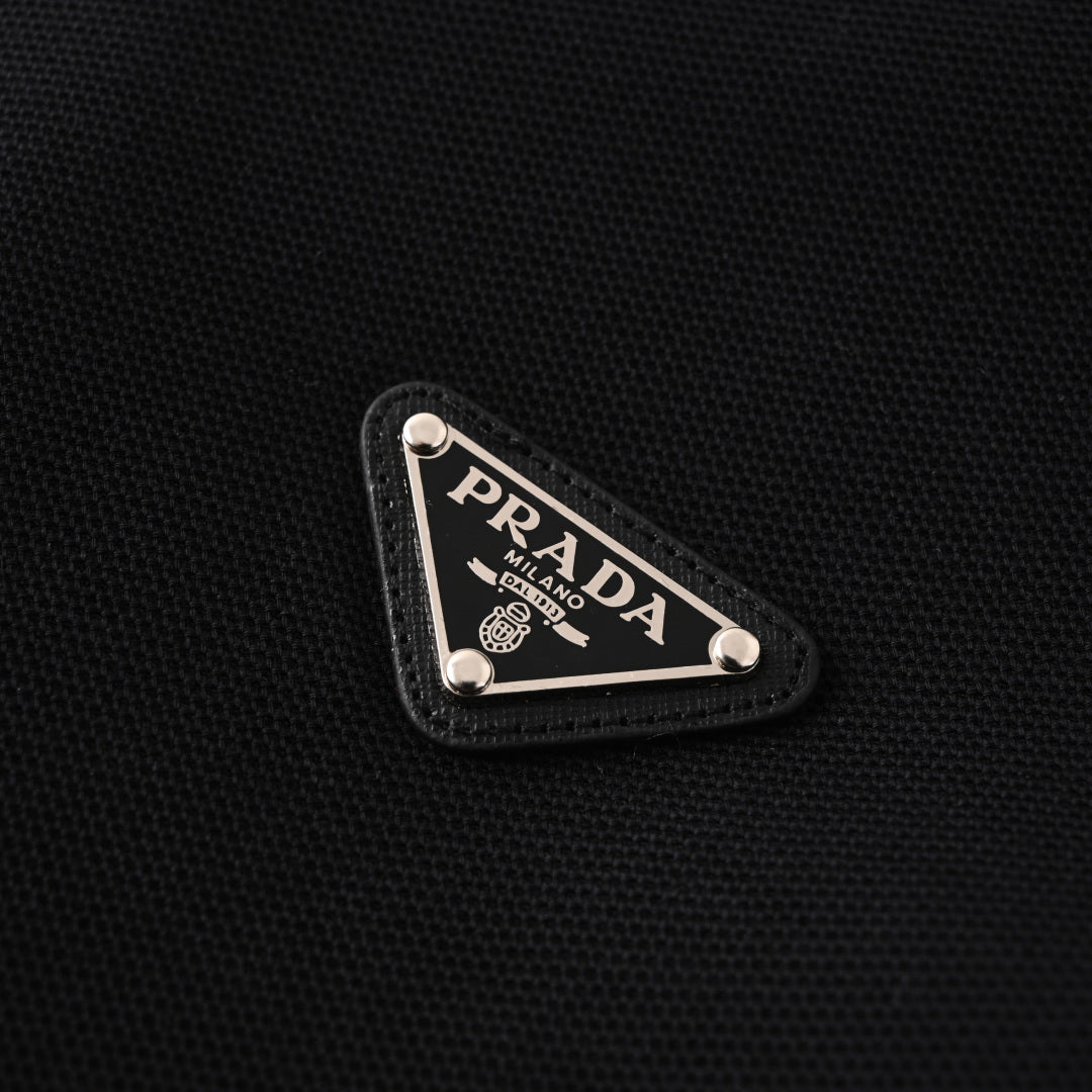 Cotton knit zip-up polo shirt