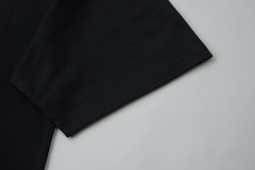 Three-dimensional leather patch T-shirt