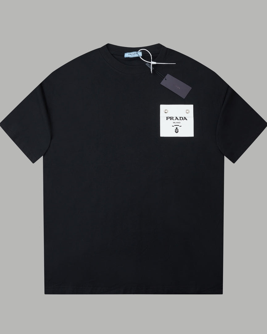 Three-dimensional leather patch T-shirt