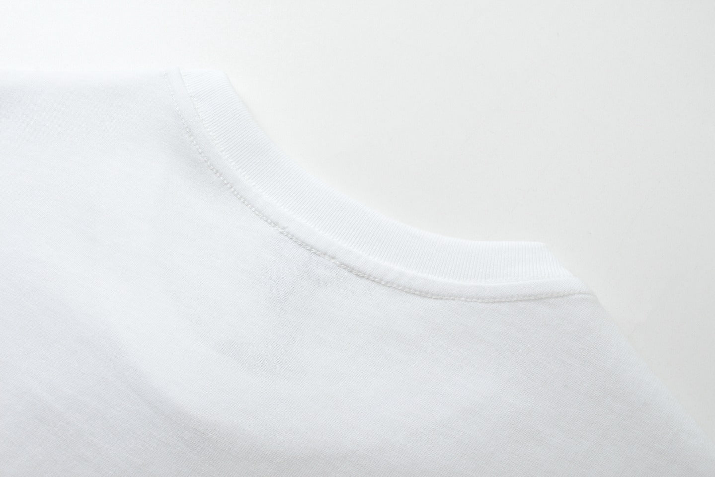 Pocket embroidery print T-shirt