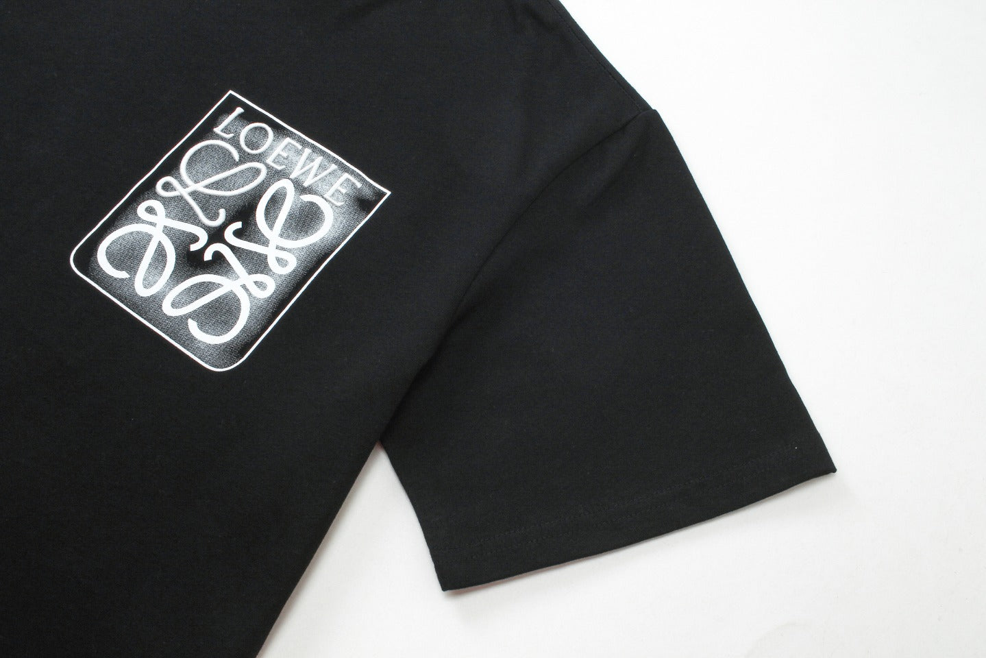 Pocket embroidery print T-shirt